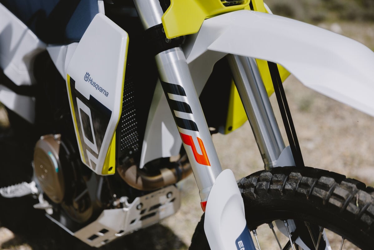 Husqvarna 701 Enduro 2026: il mono più potente al mondo in salsa dual